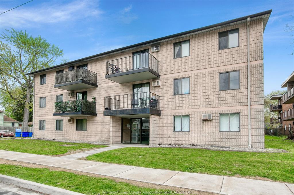 3355-sandwich-windsor-ontario-26009927