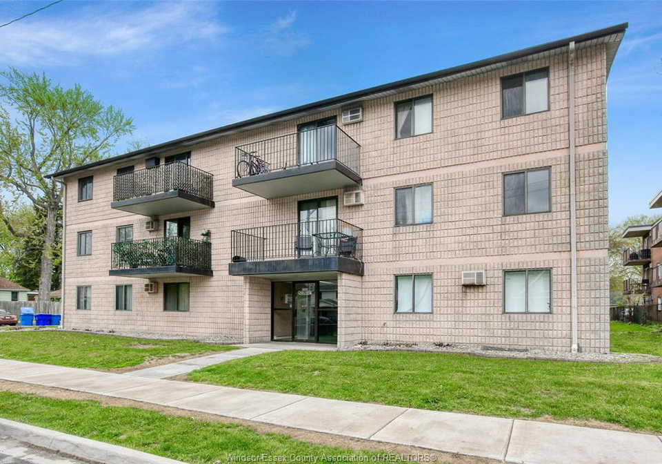 3355-sandwich-windsor-ontario-26009927