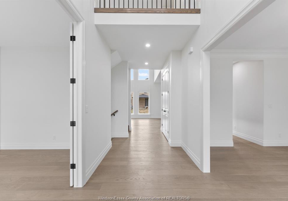 3657-oakridge-avenue-windsor-ontario-26009943