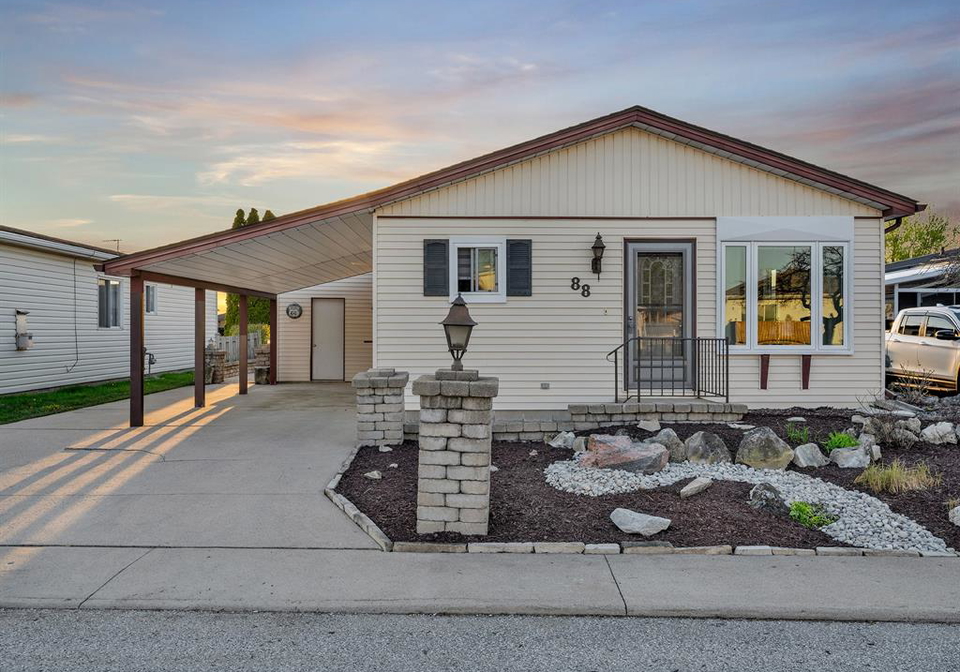 88-parkside-mcgregor-ontario-26009944