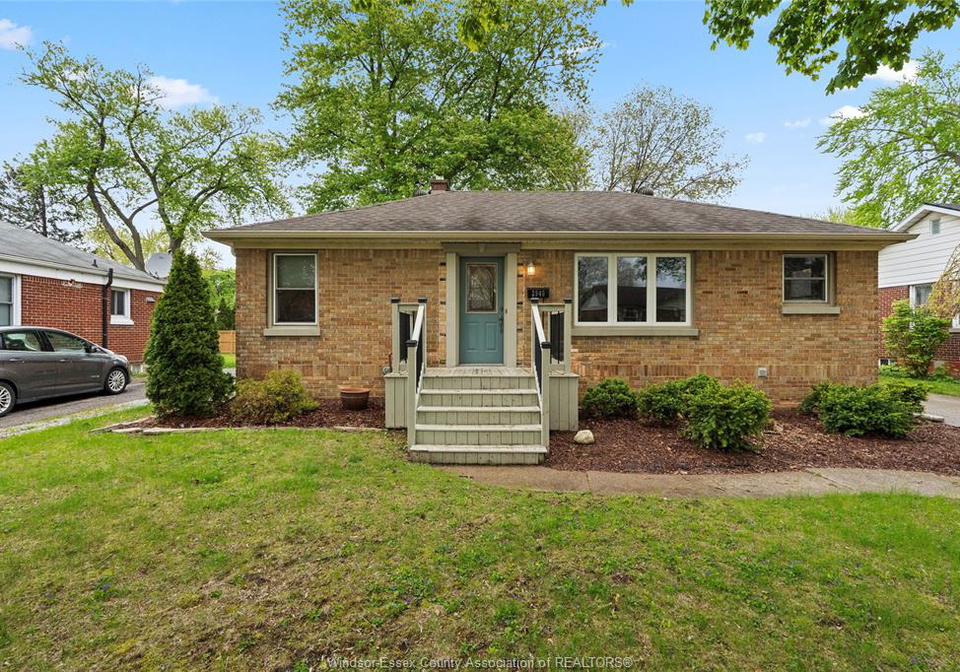 2940-randolph-avenue-windsor-ontario-26009949