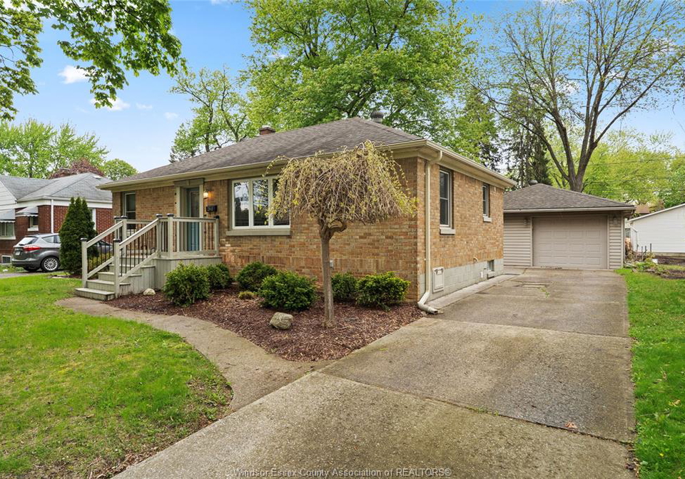 2940-randolph-avenue-windsor-ontario-26009949