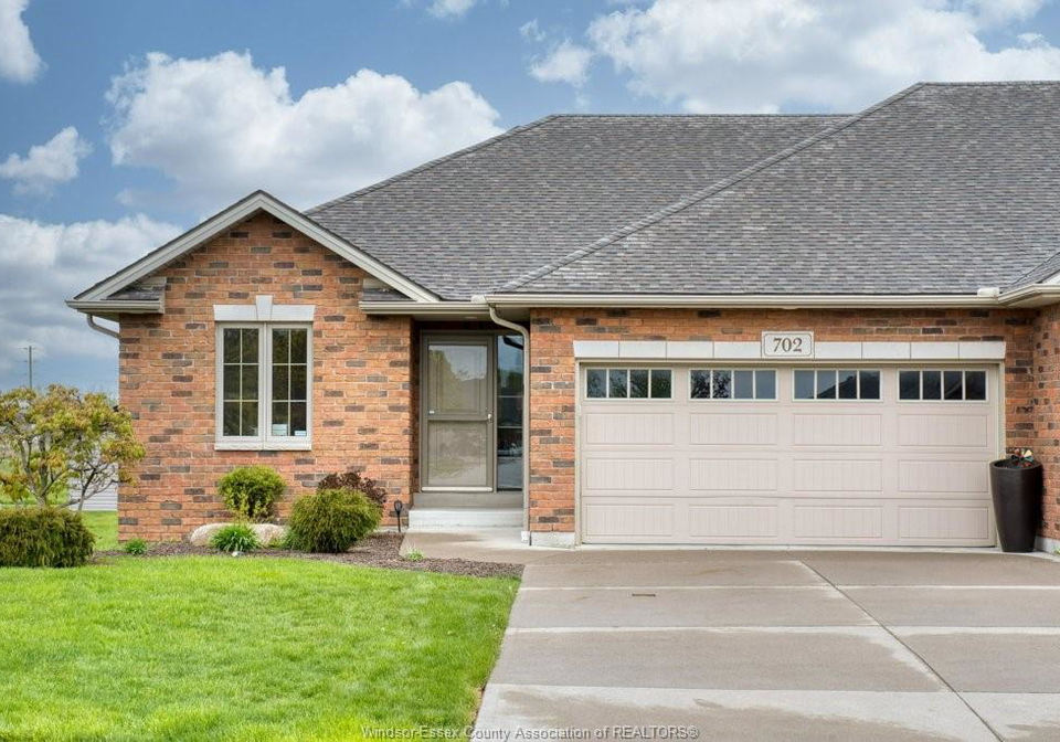702-commisso-crescent-lasalle-ontario-26009969