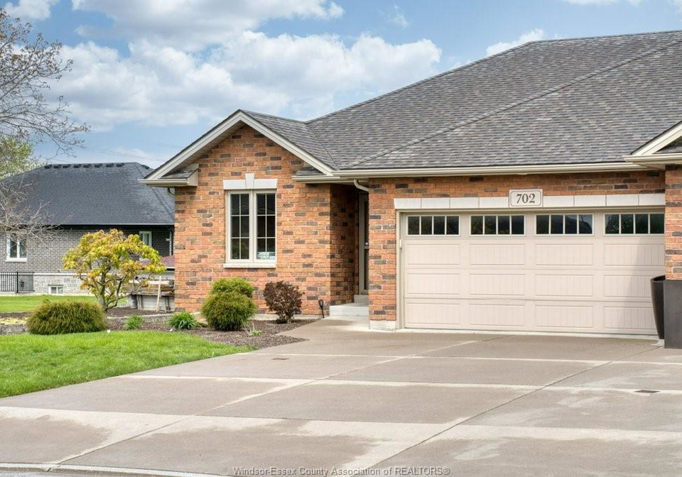 702-commisso-crescent-lasalle-ontario-26009969