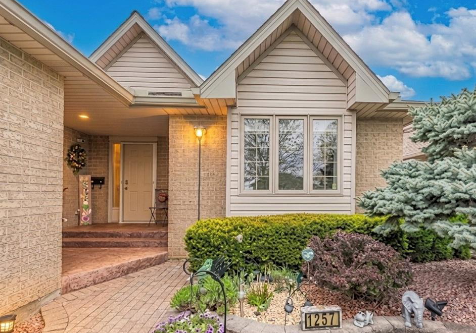 1257-imperial-windsor-ontario-26009970