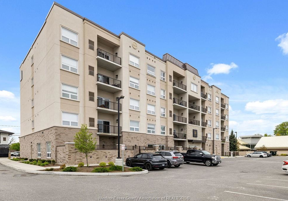 1740-sprucewood-lasalle-ontario-26009982