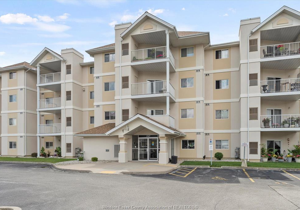 1547-grand-marais-road-west-windsor-ontario-26010001