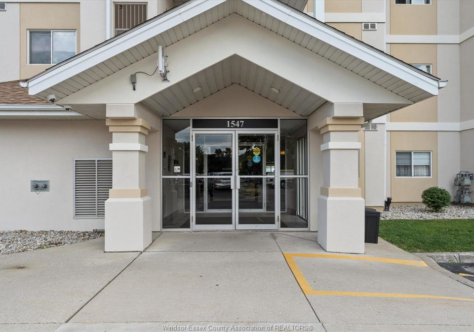 1547-grand-marais-road-west-windsor-ontario-26010001