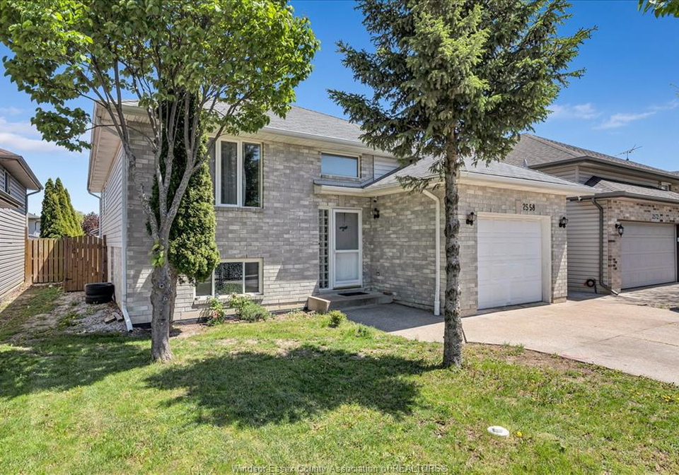 2558-gatwick-windsor-ontario-26010003