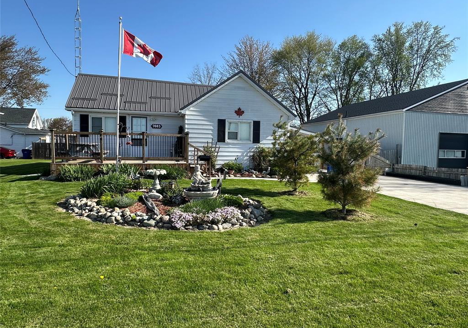 7083-base-line-road-wallaceburg-ontario-26010006