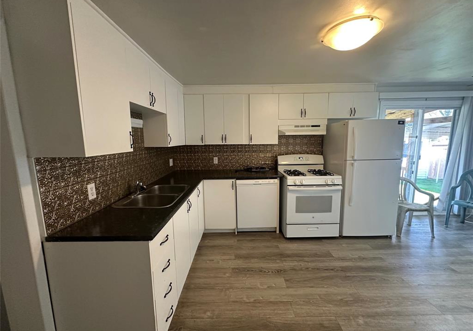 7083-base-line-road-wallaceburg-ontario-26010006