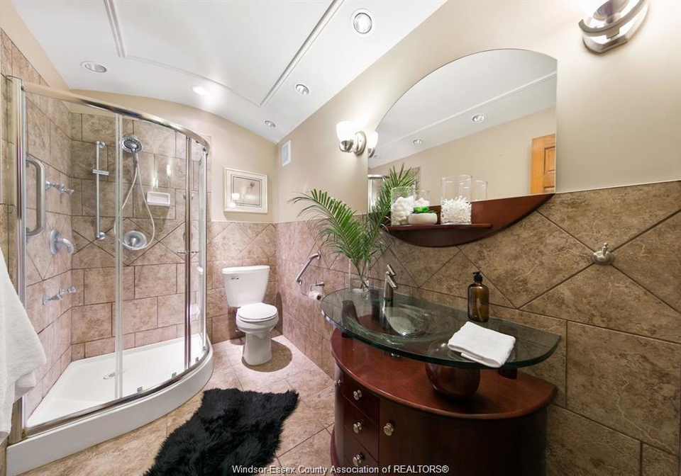 1550-roxborough-boulevard-windsor-ontario-26010007
