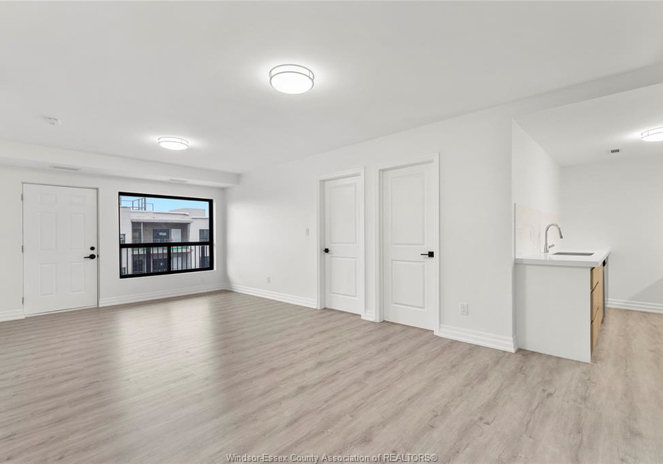 3320-stella-windsor-ontario-26010012