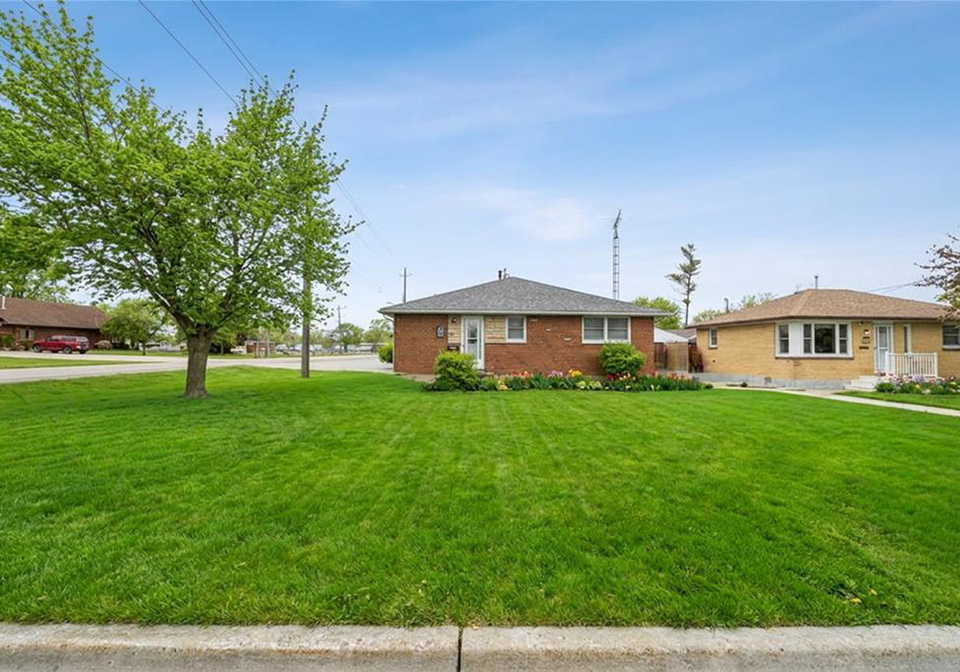 798-albert-street-wallaceburg-ontario-26010014