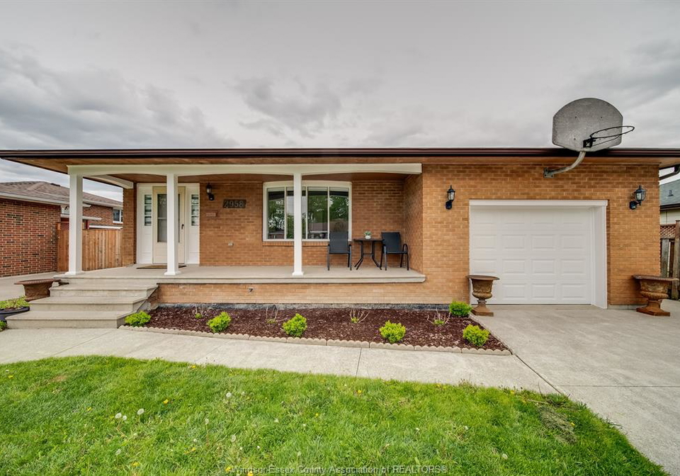 2958-llyod-george-boulevard-windsor-ontario-26010021