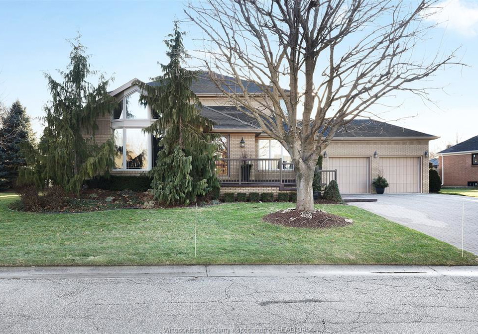 3035-rowley-park-drive-kingsville-ontario-26010027