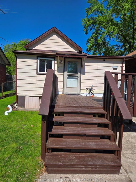 3595-queen-windsor-ontario-26010030