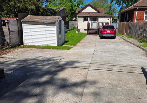 3595-queen-windsor-ontario-26010030