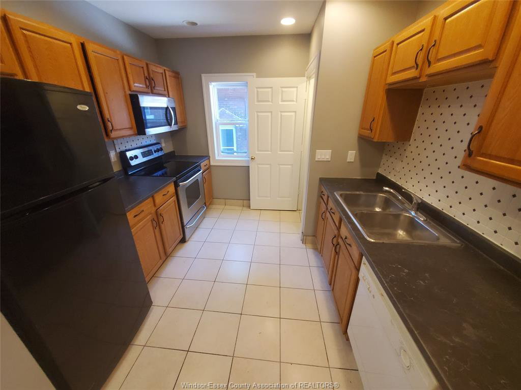679-piche-windsor-ontario-26010071