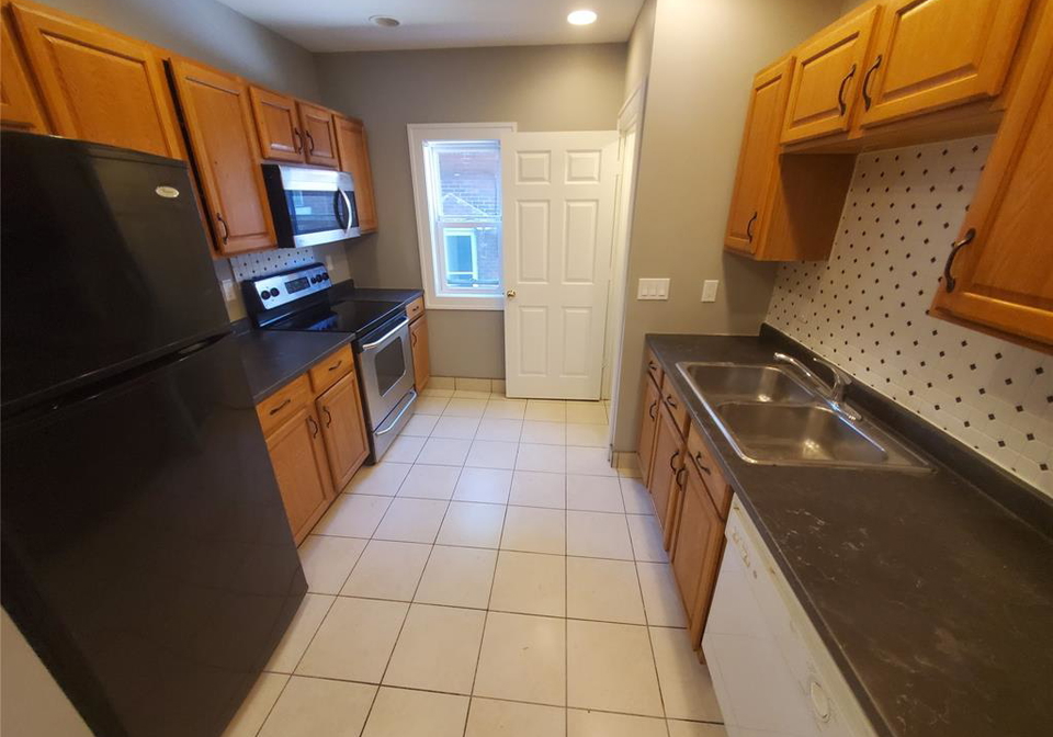 679-piche-windsor-ontario-26010071