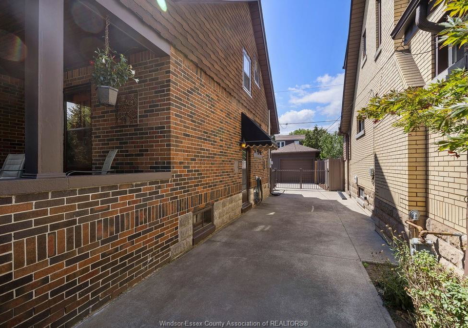2333-chilver-windsor-ontario-26010075