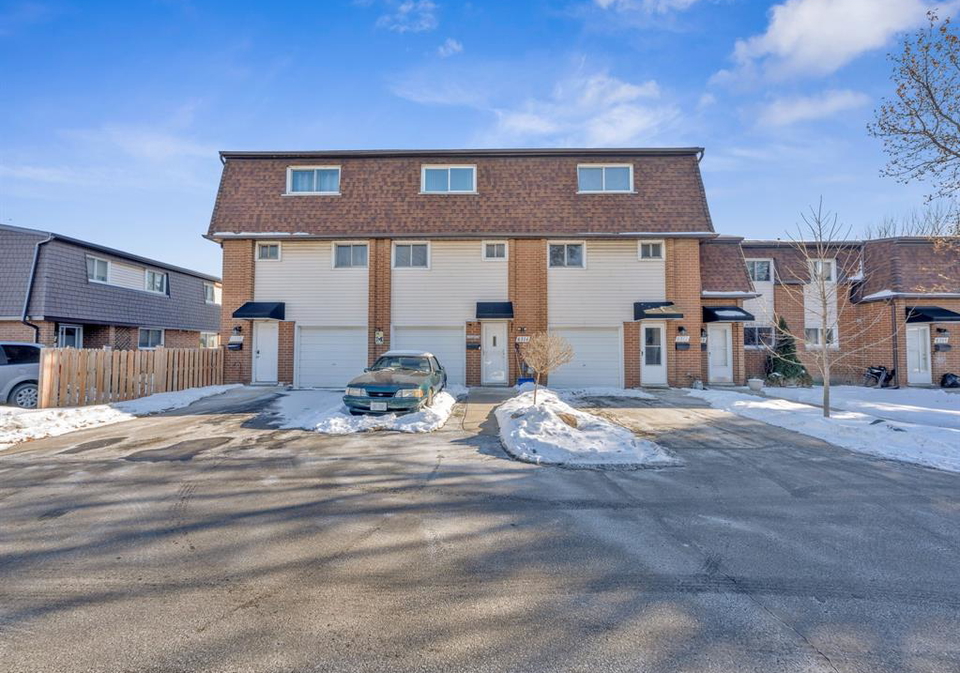 6312-thornberry-windsor-ontario-26010114
