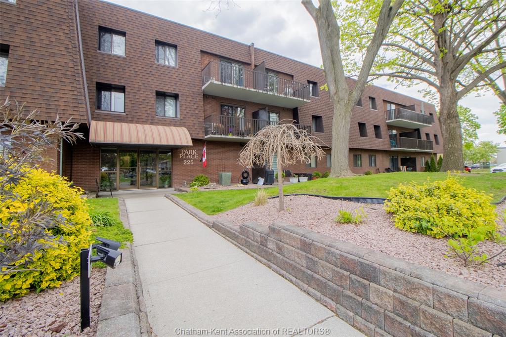 225-campus-parkway-chatham-ontario-26010115