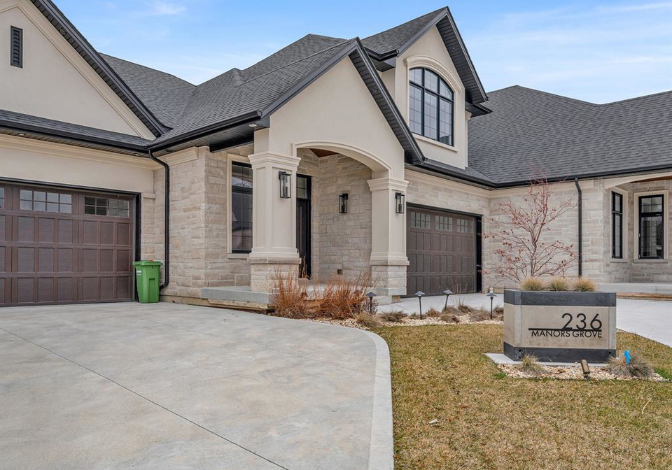 236-manors-grove-lakeshore-ontario-26010137