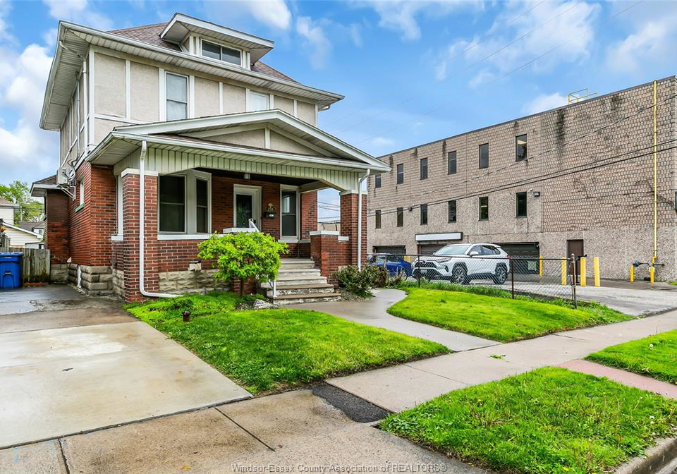 258-elm-avenue-windsor-ontario-26010196