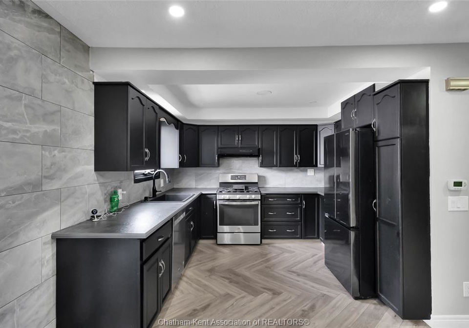 74-chestnut-drive-chatham-ontario-26010213