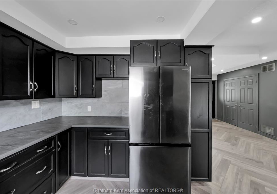 74-chestnut-drive-chatham-ontario-26010213