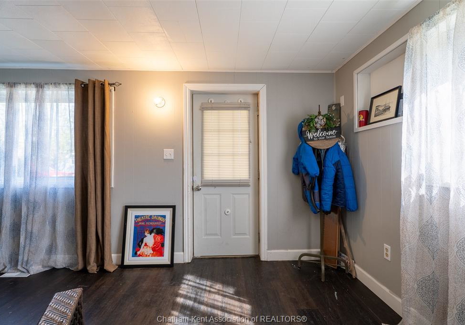 128-elizabeth-street-thamesville-ontario-26010215