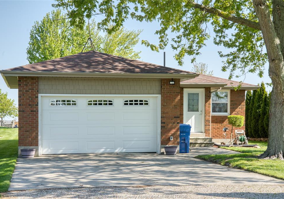 12320-12333-laforet-beach-stoney-point-ontario-26010256