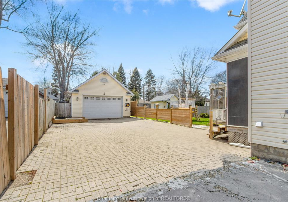 32-hall-street-north-blenheim-ontario-26010262