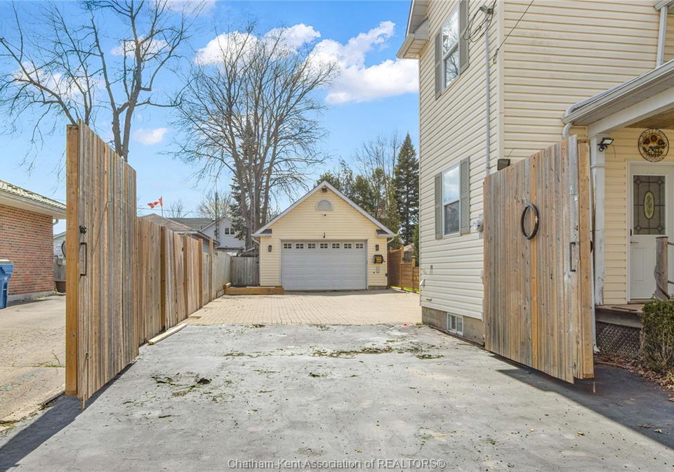 32-hall-street-north-blenheim-ontario-26010262