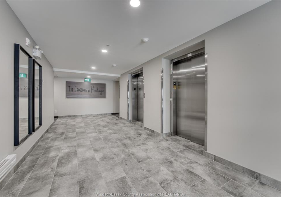 2550-sandwich-west-parkway-lasalle-ontario-26010278