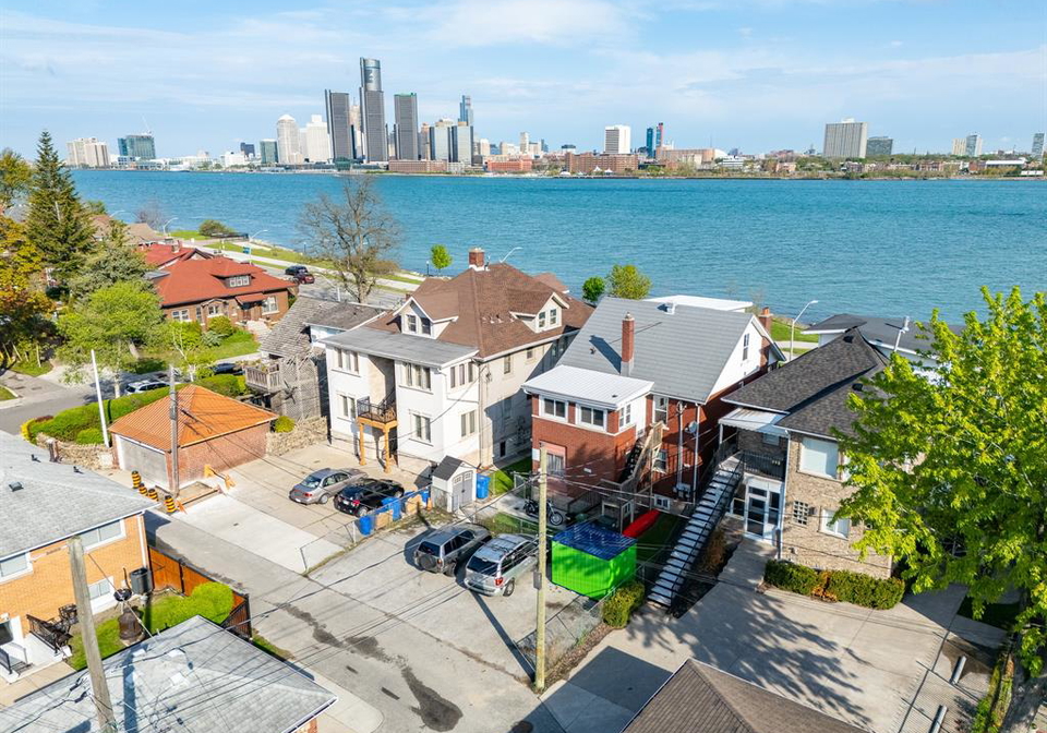 1441-riverside-drive-east-windsor-ontario-26010280
