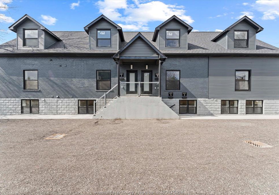 702-pierre-windsor-ontario-26010311