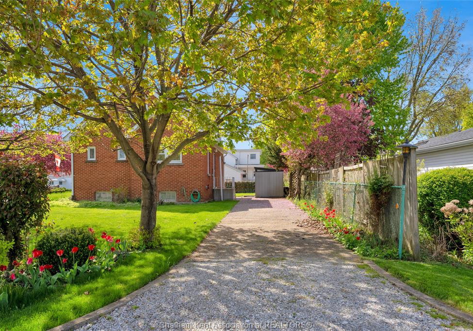 17-grand-avenue-wallaceburg-ontario-26010324