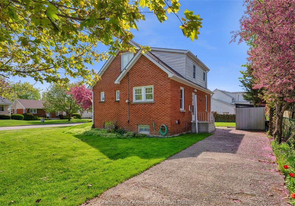 17-grand-avenue-wallaceburg-ontario-26010324