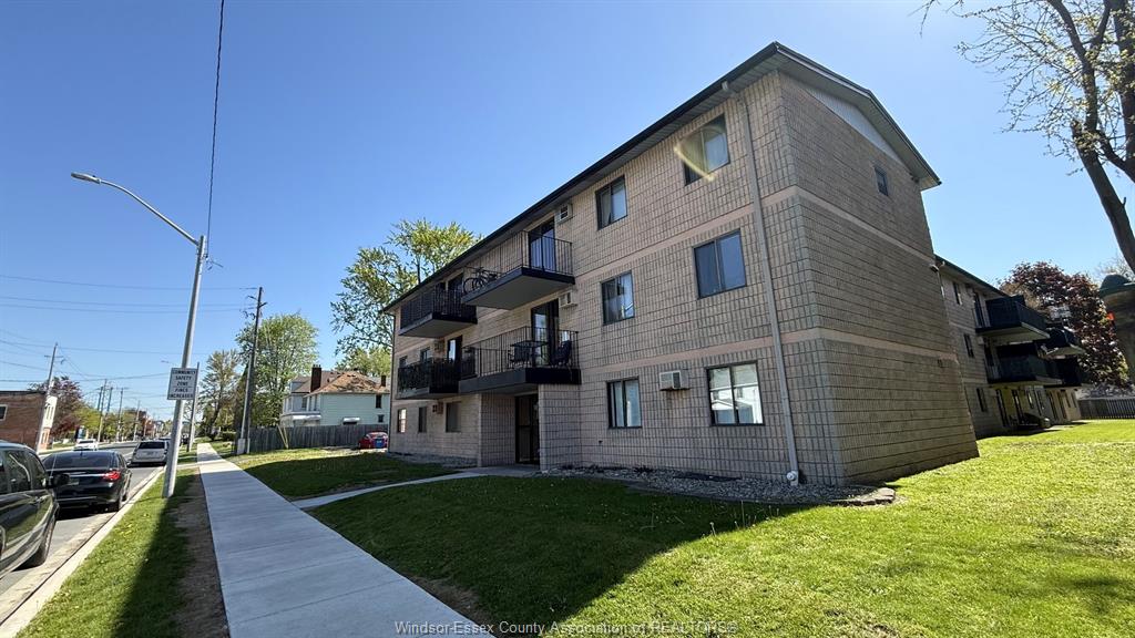3355-sandwich-street-windsor-ontario-26010325