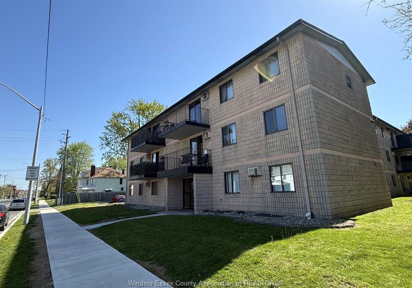 3355-sandwich-street-windsor-ontario-26010325