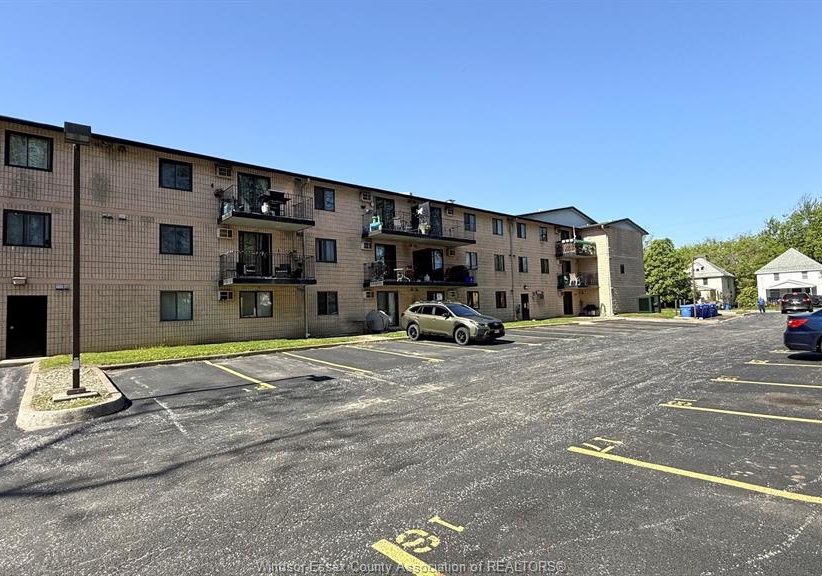 3355-sandwich-street-windsor-ontario-26010325