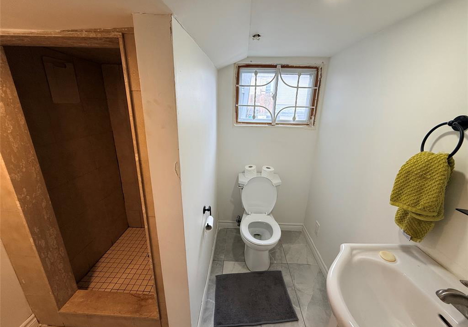 1378-erie-street-east-windsor-ontario-26010346