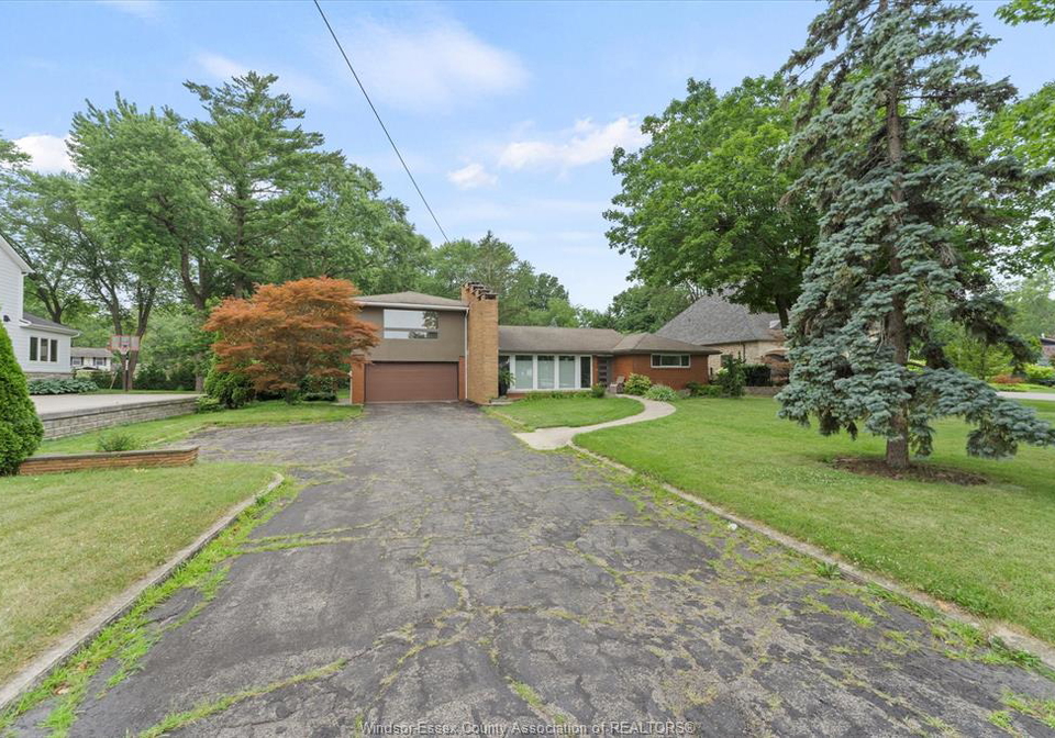 13961-riverside-drive-tecumseh-ontario-26010350