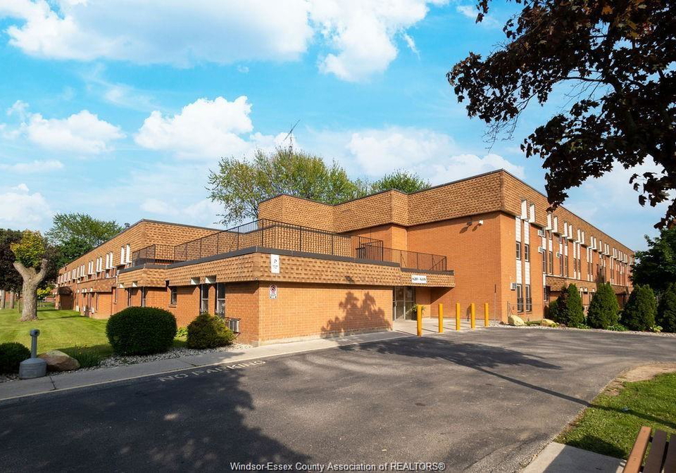 6227-thornberry-windsor-ontario-26010352