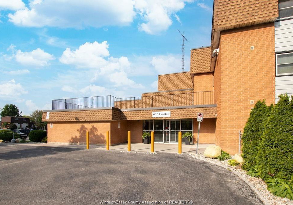6227-thornberry-windsor-ontario-26010352