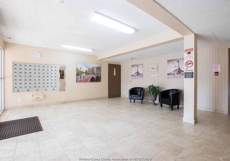 6227-thornberry-windsor-ontario-26010352