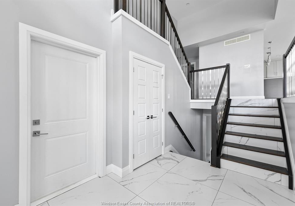 7370-garnet-crescent-mcgregor-ontario-26010356