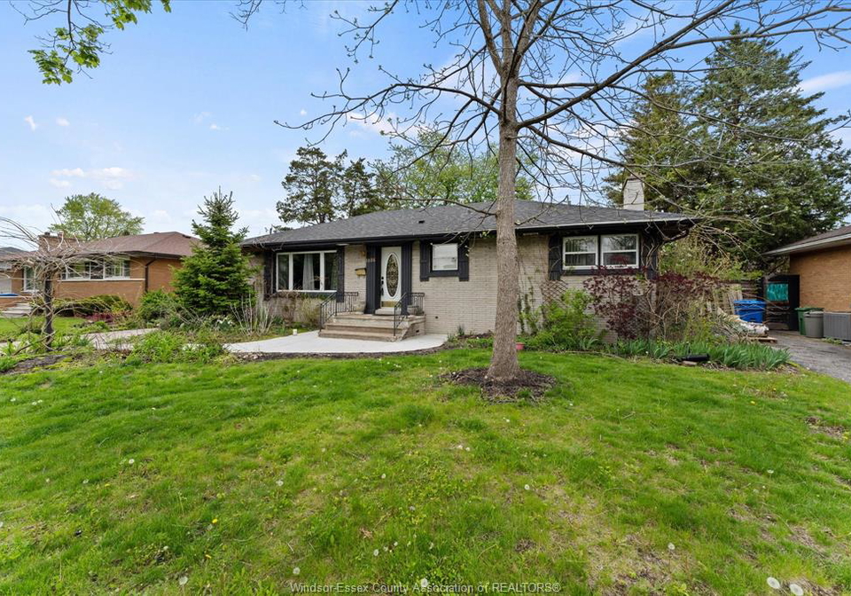 3086-avondale-avenue-windsor-ontario-26010384